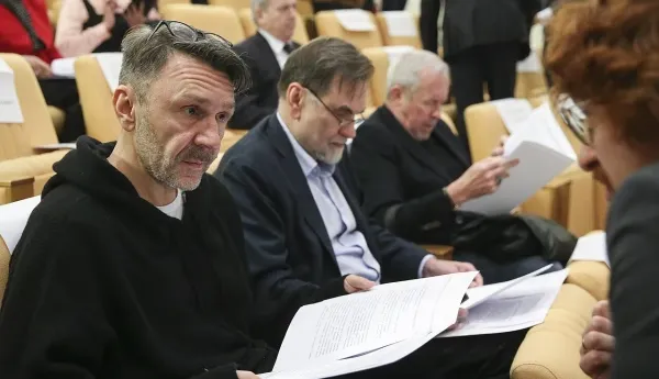 Sergey Shnurov Unfazed by Russian Artists Abroad, Stands by Song Restrictions