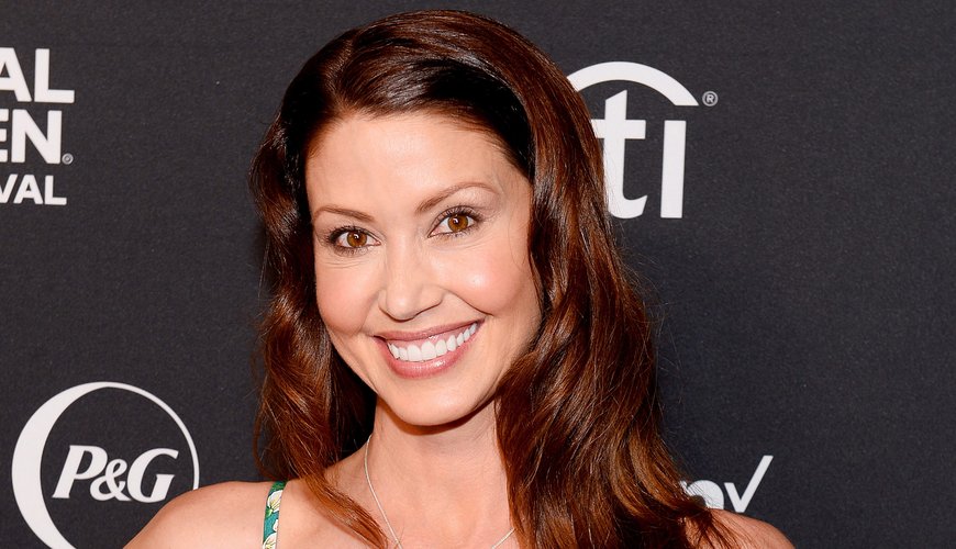 Shannon Elizabeth Dazzles in Mauritius with Eye-Catching Swimsuit Snap