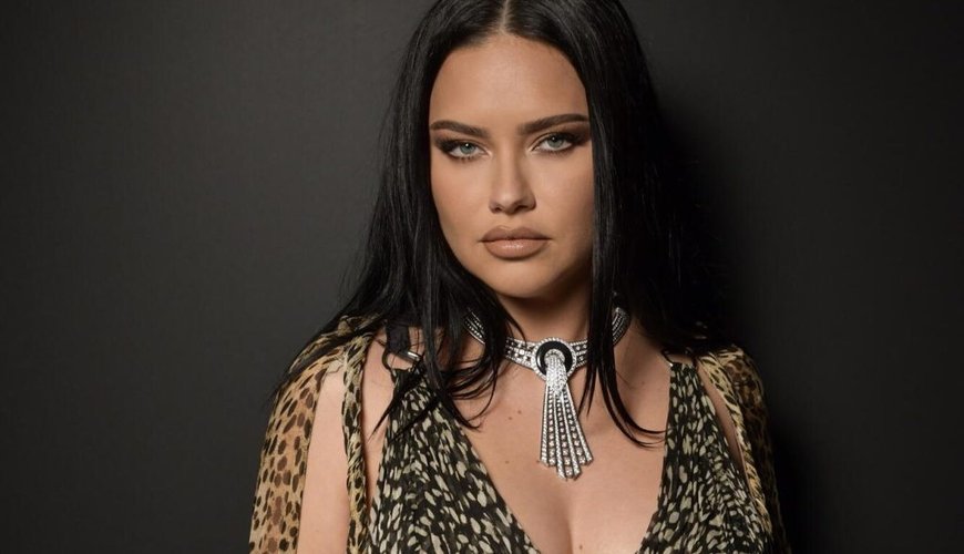Adriana Lima's Dazzling Return to Victoria's Secret with Her Daughters