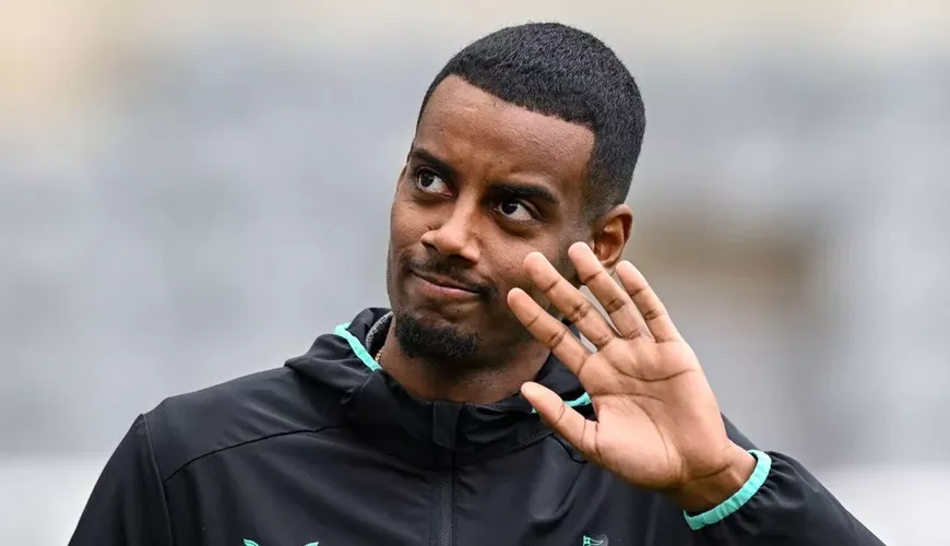 Alexander Isak's Dramatic Move to Liverpool Breaks Records