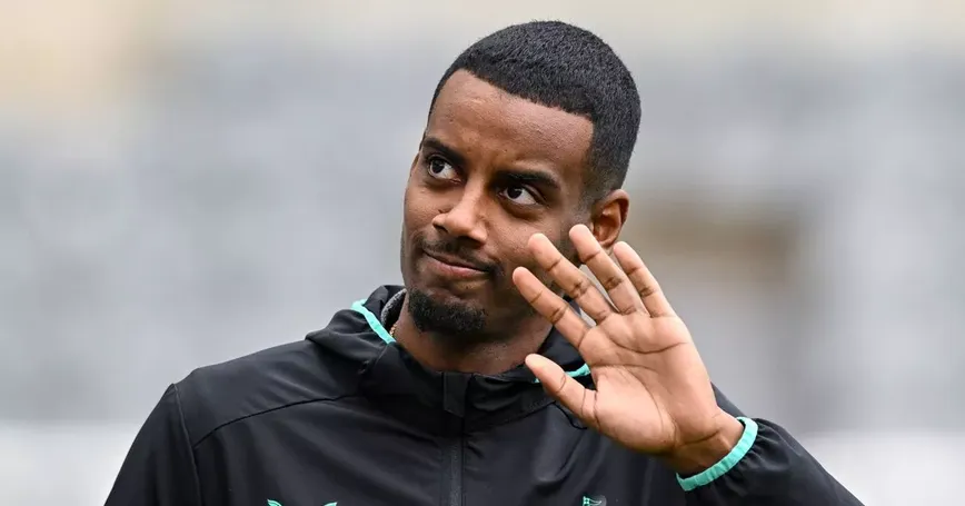 Alexander Isak's Dramatic Move to Liverpool Breaks Records