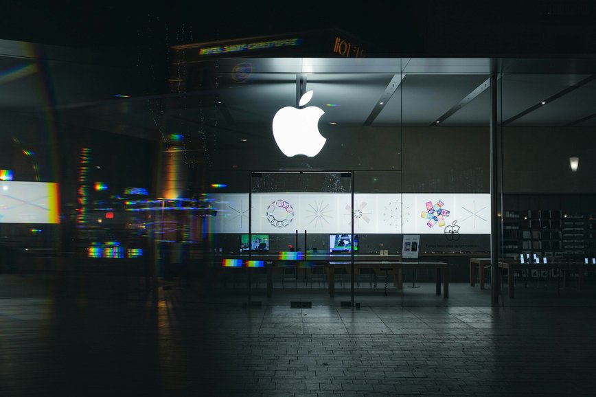 iPhone 17 Launch: Apple's AI Battle Continues
