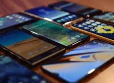 When Should Kids Get Their First Phone? A Parenting Dilemma