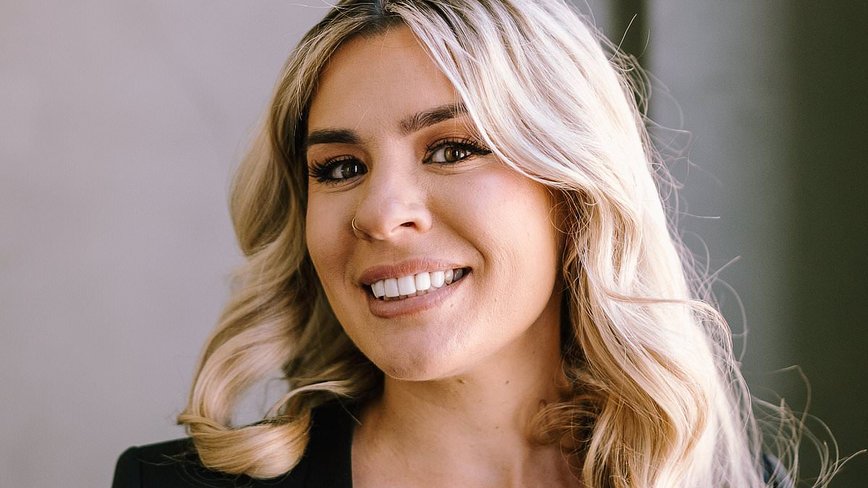 From Banking to OnlyFans: How One Aussie Mum Turned Controversy into Cash