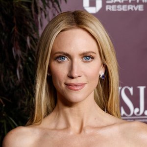 Brittany Snow and Malin Akerman: Behind-the-Scenes of Steamy 'The Hunting Wives'