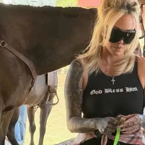 Bunnie XO Finds Humor Amid Post-Divorce DM Flood