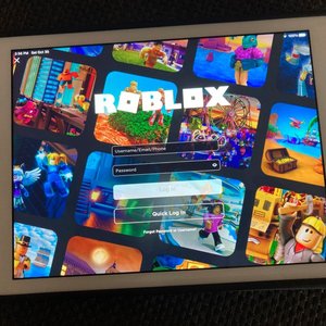 Child Psychiatrist Weighs In: How Roblox's New Age Accounts Impact Young Gamers