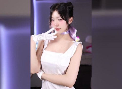 Meriol Chan: The Cosplay Queen Dominating OnlyFans