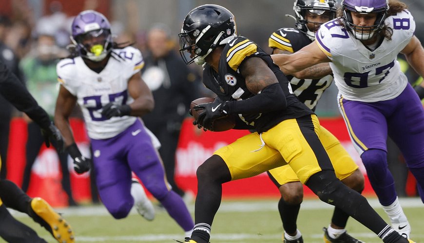 DeShon Elliott's NSFW Reaction to Cameron Heyward's Cheeky Gift