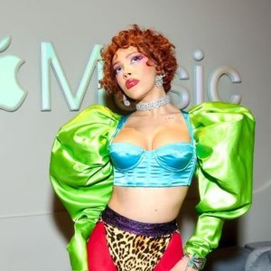 Doja Cat Redefines Lingerie Fashion with Risqué Concert Ensemble