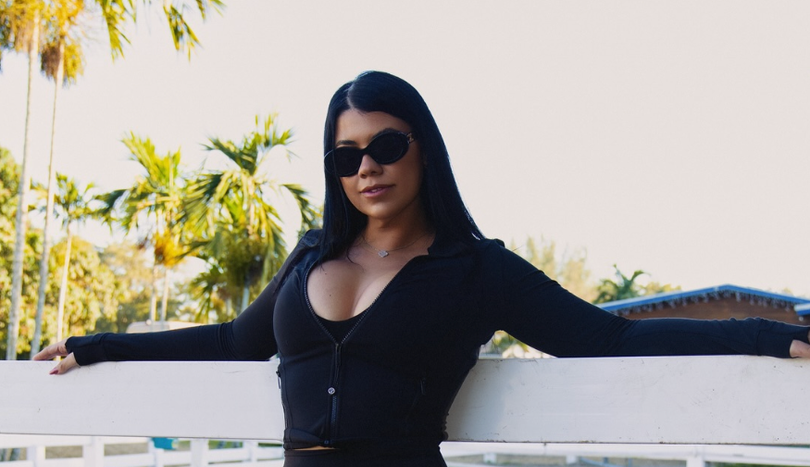 Estefania Palomeras Cashes In: Doubling Her Income by Leaving the CEO Life for Social Stardom