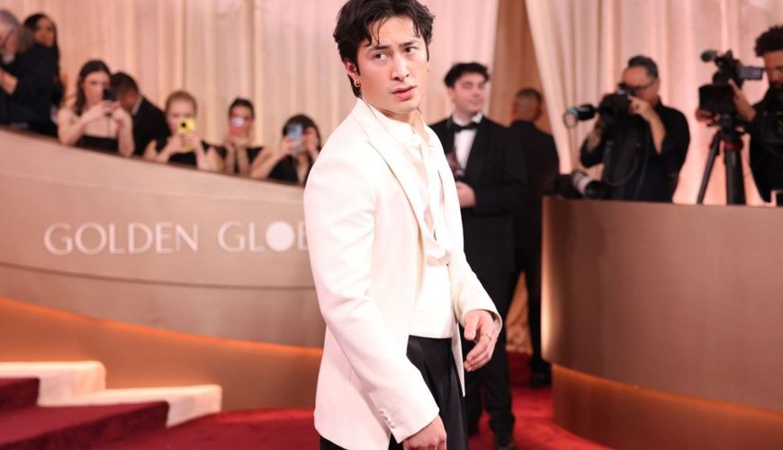 Hudson Williams Spices Up Golden Globes with Unfiltered Date Advice