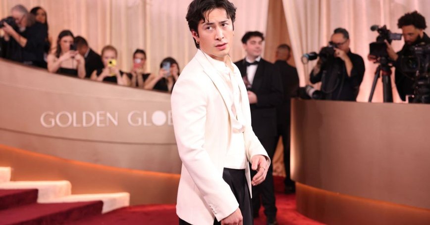 Hudson Williams Spices Up Golden Globes with Unfiltered Date Advice