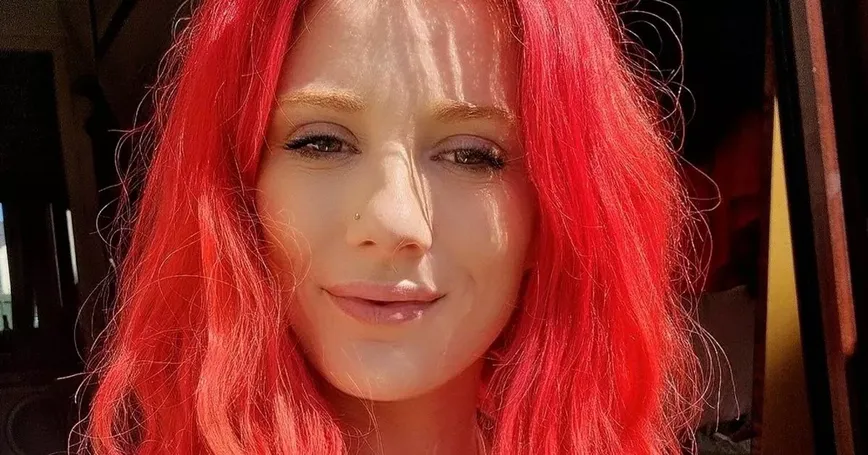 Mom’s OnlyFans Success Transforms Christmas Gift-Giving into a Festive Wonderland