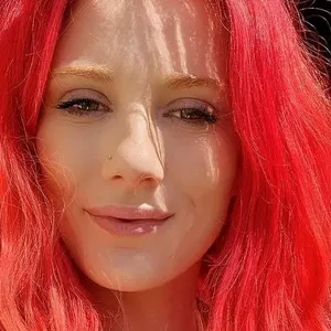 Mom’s OnlyFans Success Transforms Christmas Gift-Giving into a Festive Wonderland