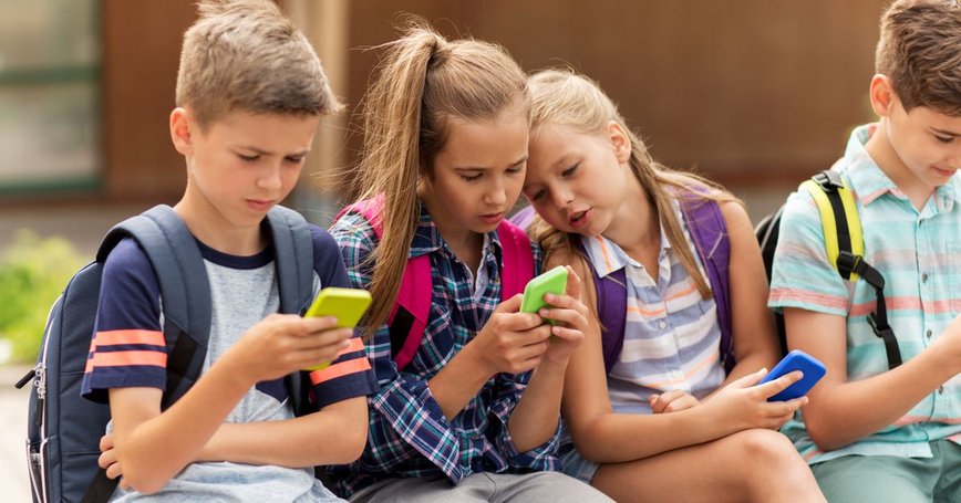 Online Safety Expert Challenges Social Media Ban for Teens