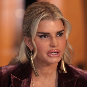 Jessica Simpson Shines in Ryan Murphy's 'All's Fair' Amid Plastic Surgery Drama