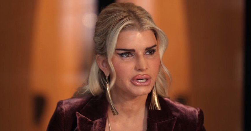 Jessica Simpson Shines in Ryan Murphy's 'All's Fair' Amid Plastic Surgery Drama