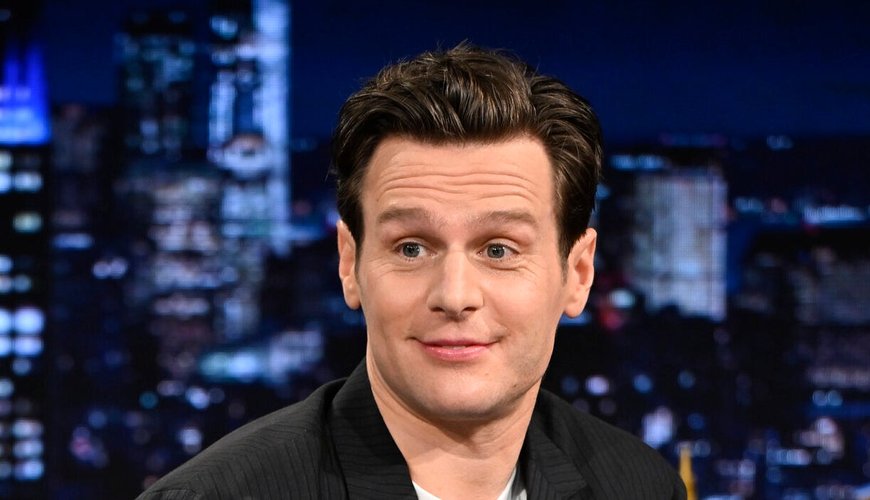 Jonathan Groff's NSFW Confession Brings Laughter on Live TV