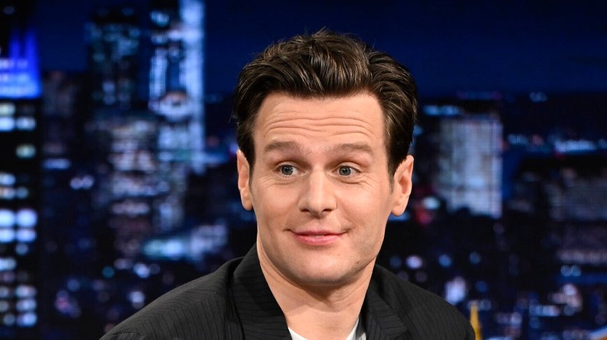 Jonathan Groff's NSFW Confession Brings Laughter on Live TV