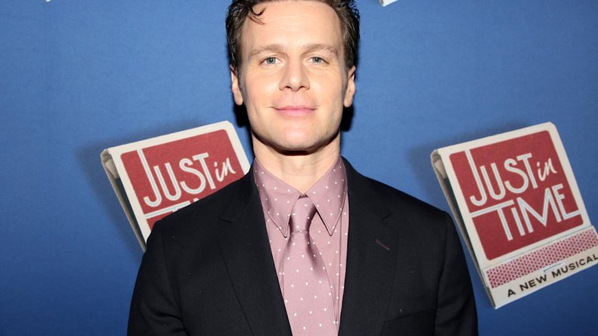 Jonathan Groff Makes NSFW Blunder About His Macy's Thanksgiving Day Parade Performance