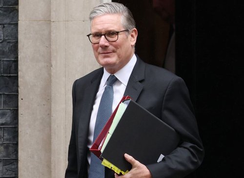 Keir Starmer Plans Bold Internet Crackdown to Protect British Youth