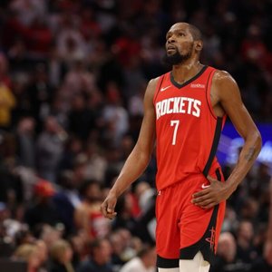 Kevin Durant Shakes Up Pistons Fans with Fiery Sideline Spat