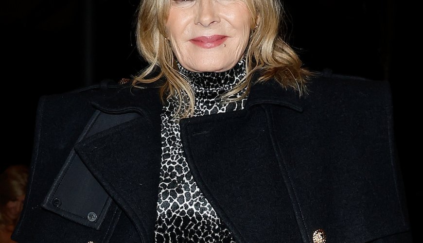 Kim Cattrall Brings Back Her Iconic Sex and the City Moment