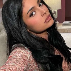 Kylie Jenner’s Latest Selfie in Lace is Totally a Baddie Vibe