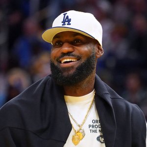 LeBron James' Courtside Chat with Ex-OnlyFans Star Spurs Fan Buzz