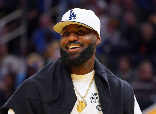 LeBron James' Courtside Chat with Ex-OnlyFans Star Spurs Fan Buzz