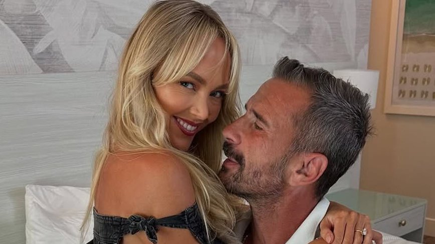 Drama Unfolds: Annie Knight's Cozy Moment with Adult Star Manuel Ferrara Amid Wedding Plans