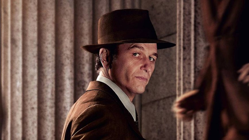 Matthew Rhys Brings Grit and Glamour to HBO's 'Perry Mason' Reboot