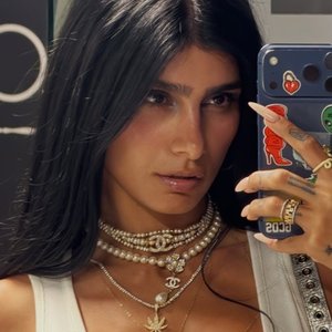 Mia Khalifa's Daring Fashion Moment Ignites Instagram