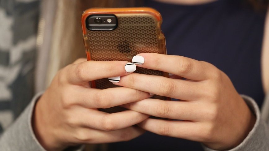 Teens on Edge: AI Sexual Content and Deepfake Fears Sweep Gen Z