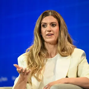 OnlyFans Thrives with Just 42 Employees – CEO Keily Blair Shares the Strategy