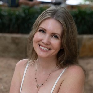 Holly Jane Johnston: The Mom Challenging Neighborhood Norms