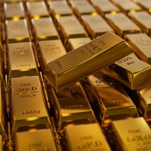 Gold Price Shatters Records, Soars to $4,860 Amid Global Tensions