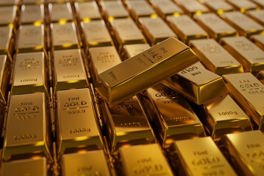 Gold Price Shatters Records, Soars to $4,860 Amid Global Tensions