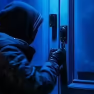Jailbreak Gone Wrong: Man Steals Rs 30L from Azamgarh Prison with Chequebook Heist