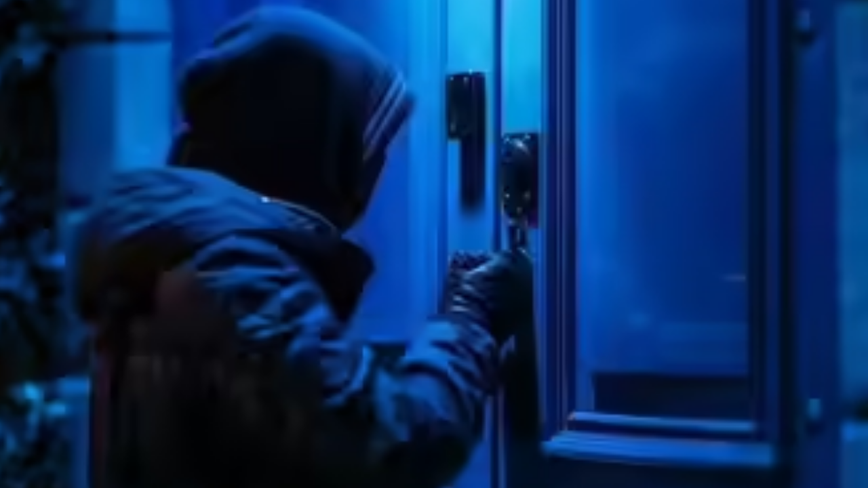 Jailbreak Gone Wrong: Man Steals Rs 30L from Azamgarh Prison with Chequebook Heist