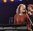 Hugh Jackman and Kate Hudson Channel Neil Diamond in 'Song Sung Blue'