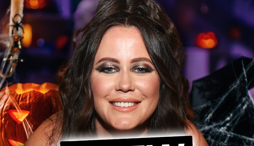 Jenelle Evans' Daring Halloween Photo Shoot Sparks Buzz