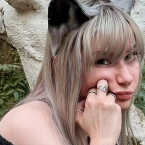 Twitch Sensation MEOWDALYN Sparks Buzz by Embracing Her Canine Identity