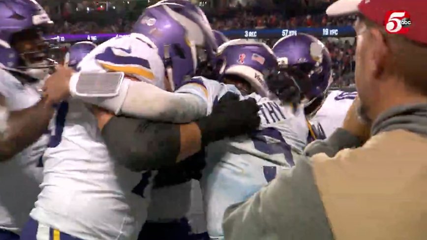 Vikings Star's Bold Reaction to J.J. McCarthy's Clutch TD Against Bears
