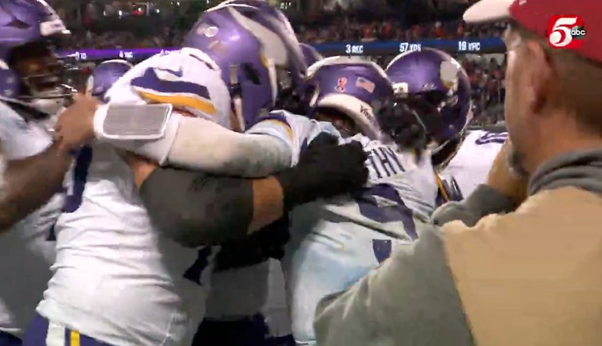 Vikings Star's Bold Reaction to J.J. McCarthy's Clutch TD Against Bears